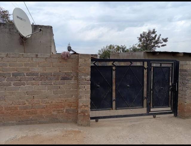11 BEDROOM HOUSE FOR SALE IN COSMO CITY